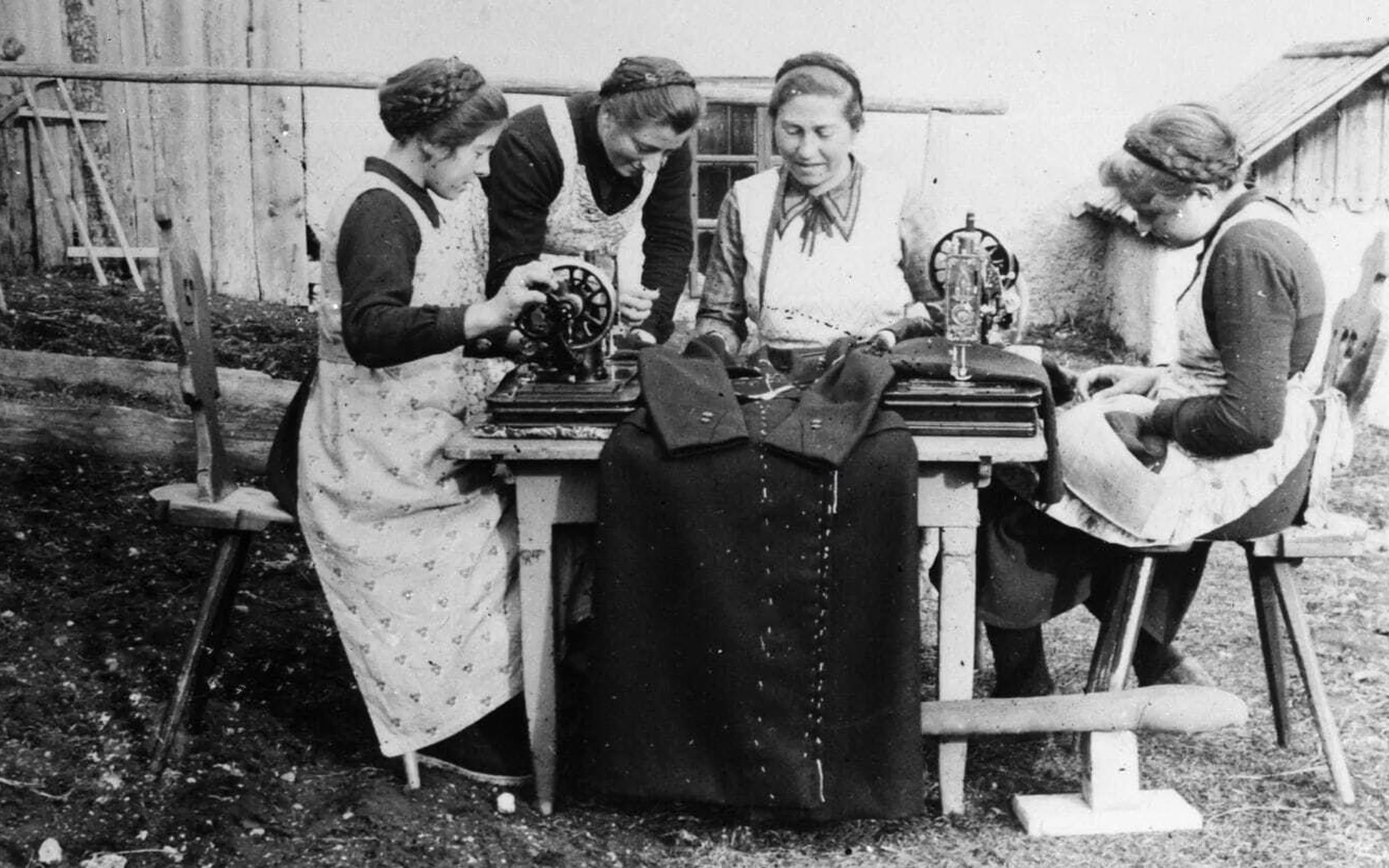 Tessitura antichi mestieri ©Archive Istitut Ladin