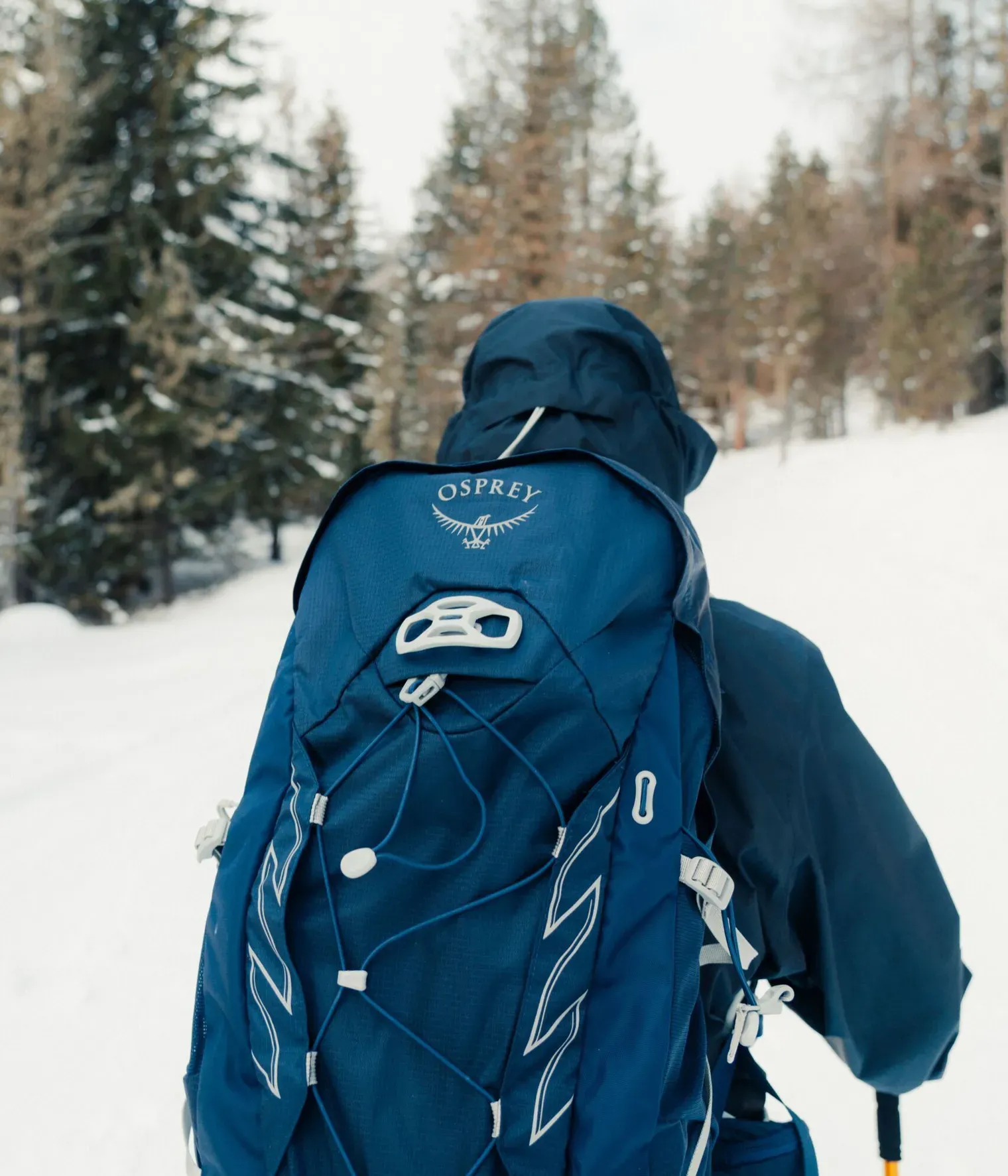 Snowshoeing with Osprey backpack 2