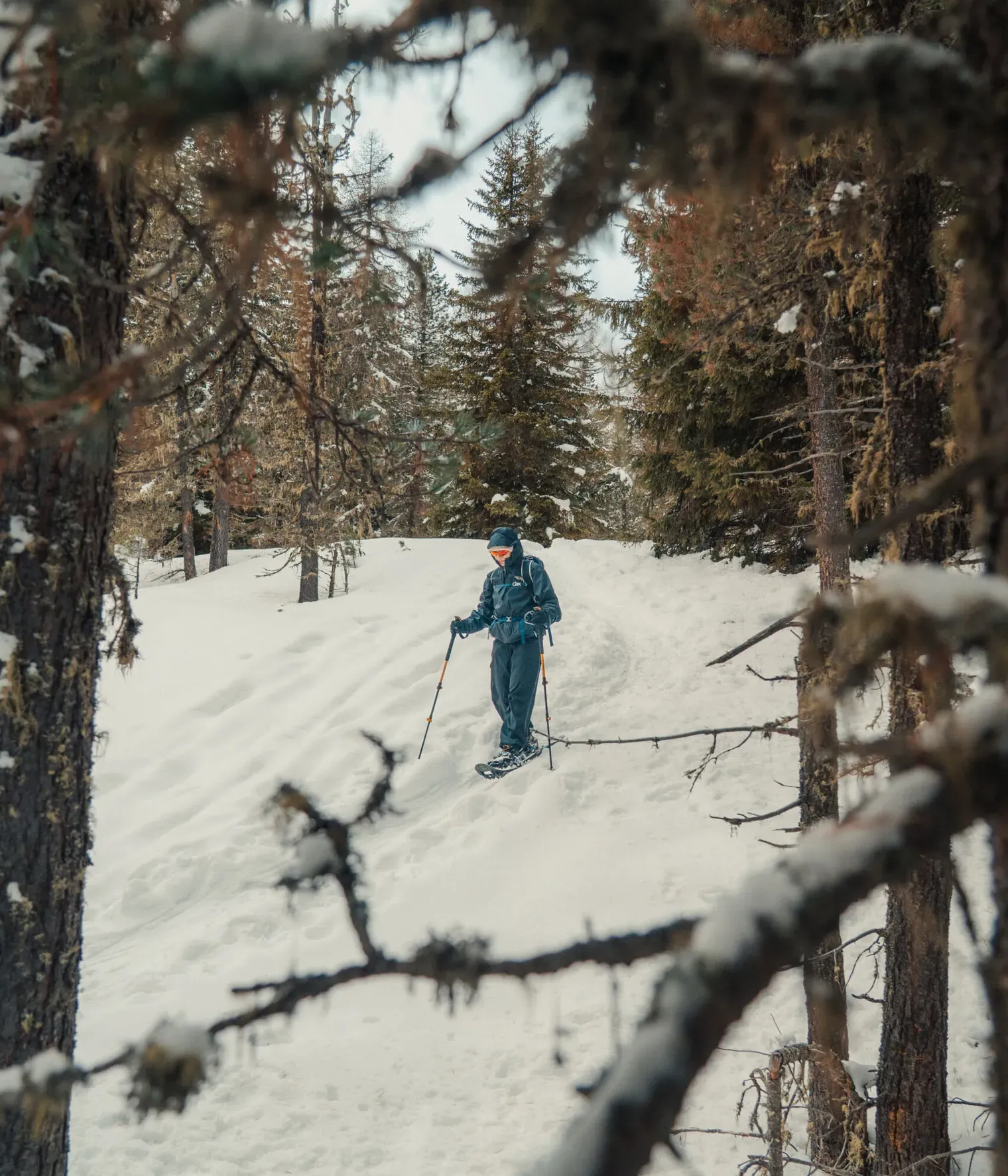 Snowshoeing with Osprey backpack 4